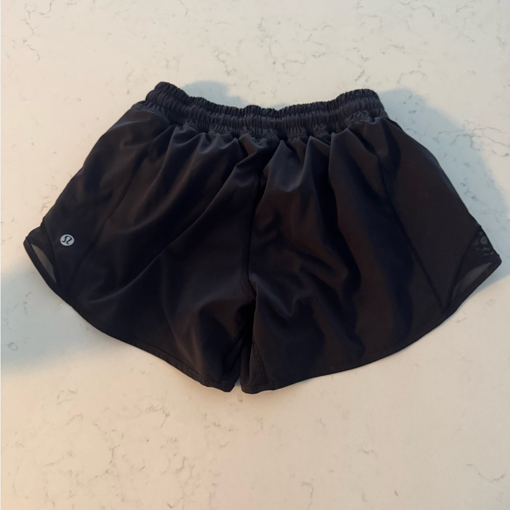 EUC Lululemon size 4 hotty hot Black Athletic shorts 4” inseam